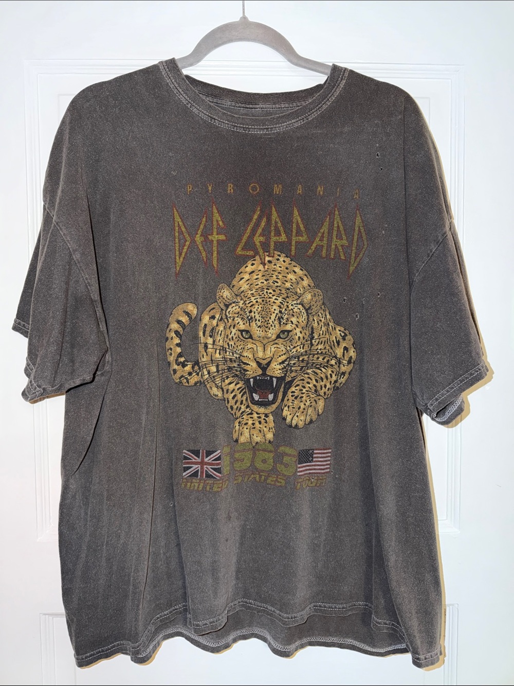 Urban Outfitters Def Leppard Leopard Graphic Tee - Washed Black
